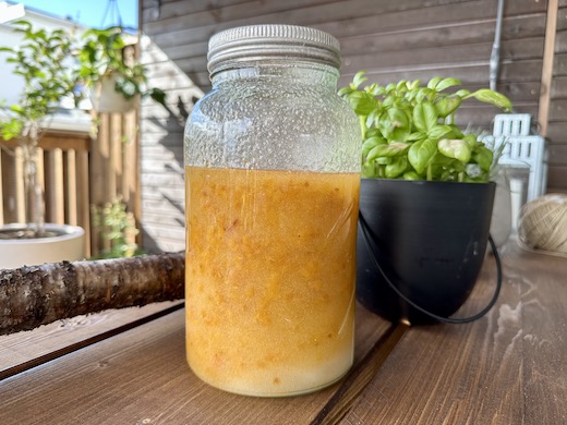 Multebærlikør - Skap din egen deilige multebærlikør! Ideell for koselige kvelder eller som en håndlaget gave.