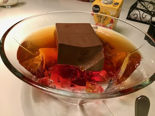 Mindre tvilsom dessert - Om du ikke klarer å velge mellom gelé og sjokoladepudding.