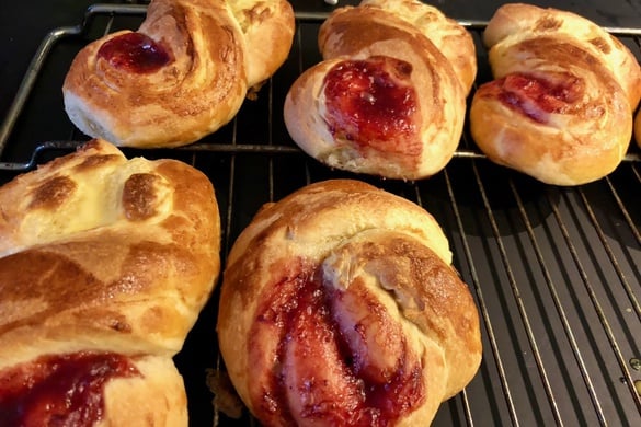 Wienerbrød - Mye smør og god bretting er alt som skal til får å få sprøe og saftige wienerbrød.